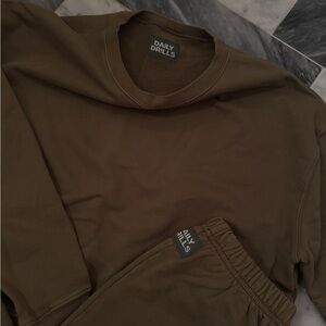 Daily Drills Jogger & Cropped Crew